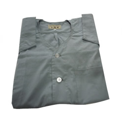 立ち襟シャツは500円増